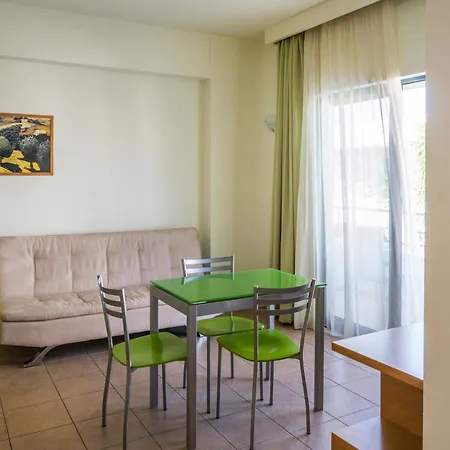 Lägenhetshotell Athina 3*